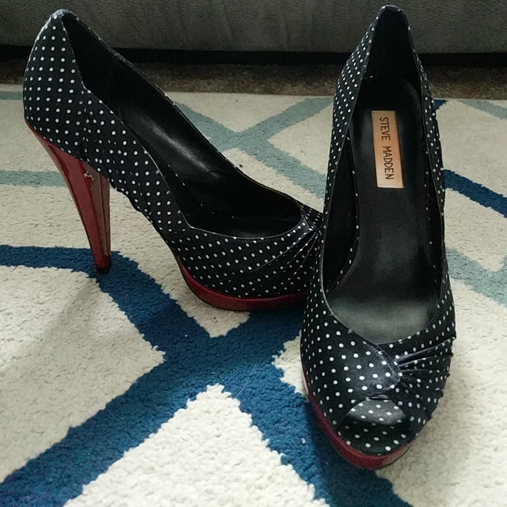 Polka dot peep toe pumps